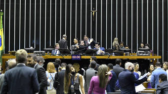 You are currently viewing Congresso pede ao STF que anule suspensão do piso da enfermagem