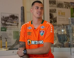 Read more about the article Vitor Eudes avalia importância da grande estatura para sua capacidade no gol