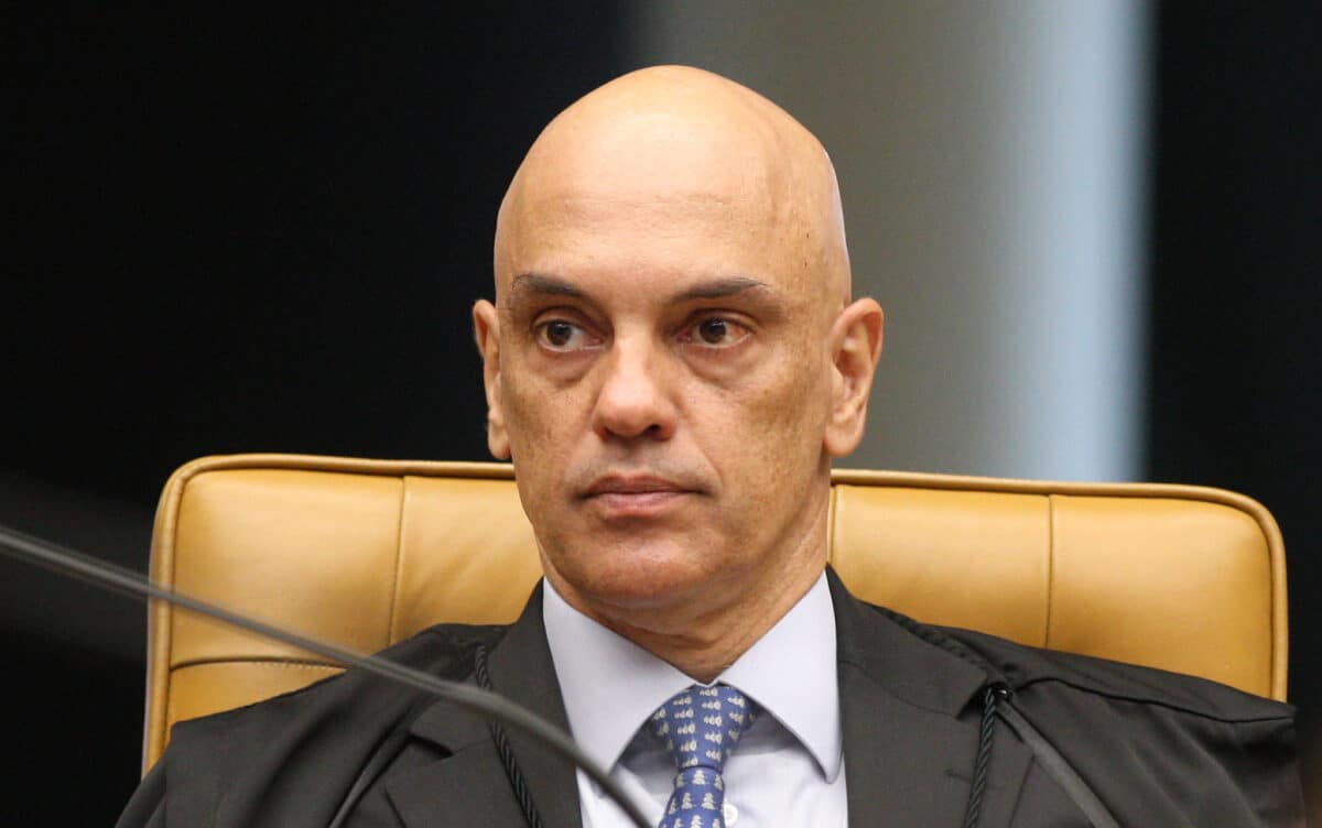 You are currently viewing Advogado criminalista denuncia Alexandre de Moraes por dificultar acesso a processos