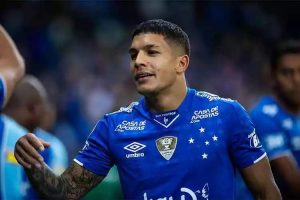 Read more about the article Romero largou o Cruzeiro como um cão abandonado e foi anunciado no León em campanha de adoção