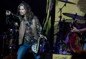 Read more about the article Steven Tyler, líder do Aerosmith, é acusado de abuso sexual de uma menor