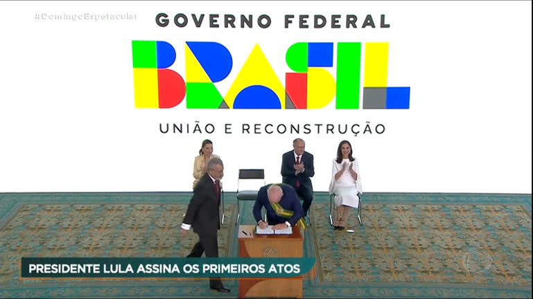 You are currently viewing Presidente Lula assina primeiros atos após posse neste domingo (1º)