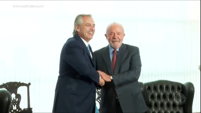 You are currently viewing Lula se reúne com chefes de estado no primeiro dia de trabalho do terceiro mandato