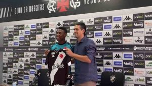 Read more about the article Léo é apresentado no Vasco após deixar o São Paulo