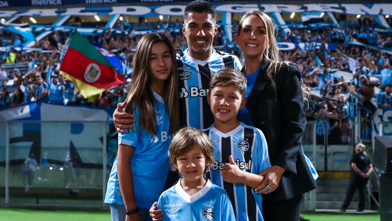 You are currently viewing Filhos de Suárez dão depoimento emocionante e afirmam terem virado torcedores do Grêmio