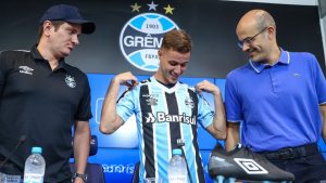 Read more about the article Meia que já foi melhor do mundo é tido como referência para Gustavinho, reforço do Grêmio