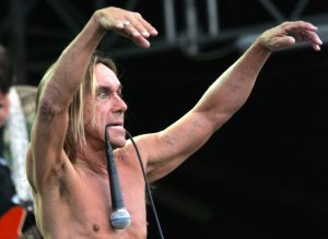 Read more about the article Iggy Pop se moderniza sem perder a essência em “Every Loser”, disco com participação de Taylor Hawkins; ouça