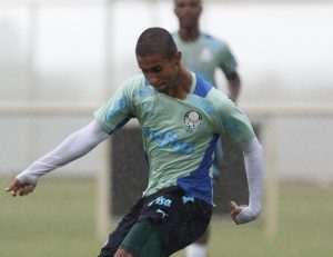 Read more about the article Palmeiras contratou meia que já chegou voando na equipe