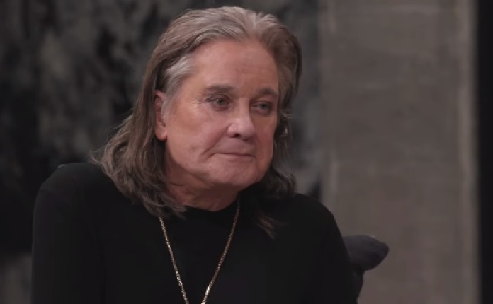 You are currently viewing Ozzy Osbourne confessa que tem dificuldade até para se levantar do sofá