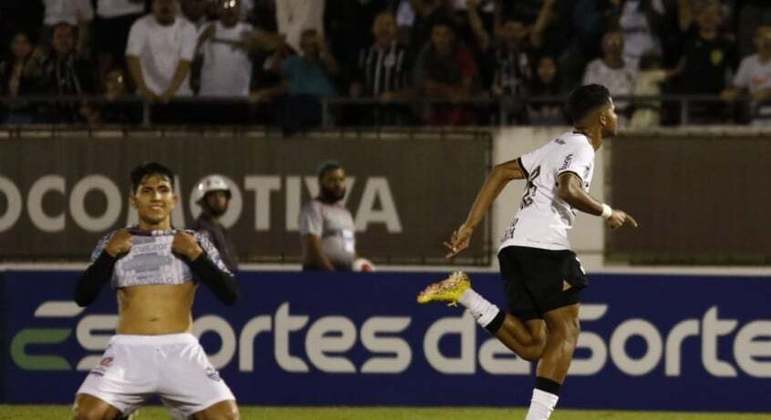 You are currently viewing No final do jogo, Corinthians encontra o gol da classificação e supera o Comercial-SP na Copinha