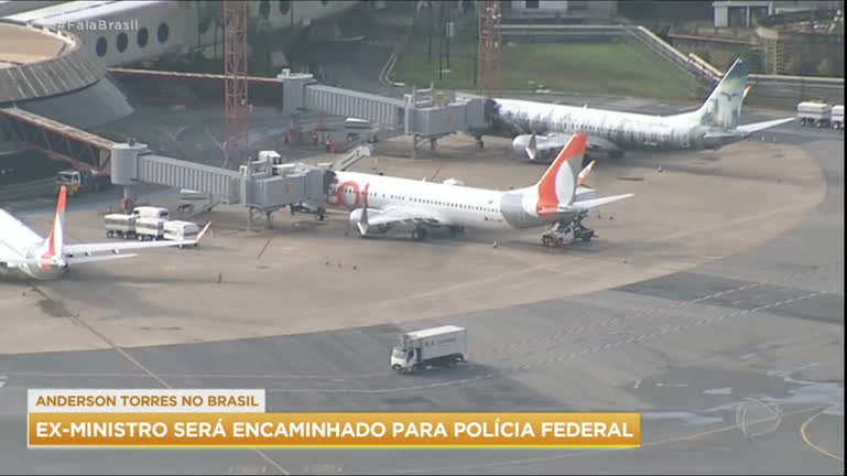 You are currently viewing Anderson Torres chega a Brasília para se entregar à Polícia Federal