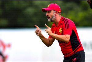 Read more about the article Vítor Pereira destaca características que Flamengo precisa melhorar em 2023