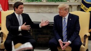 Read more about the article Donald Trump supera com folga Ron DeSantis em pesquisa para primárias republicanas