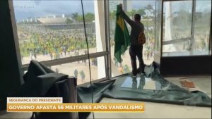 Read more about the article Câmara dos Deputados divulga novas imagens do ato de vandalismo em Brasília