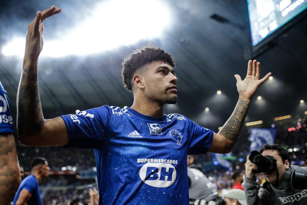 You are currently viewing Cruzeiro parabeniza Filipe Machado nas redes sociais