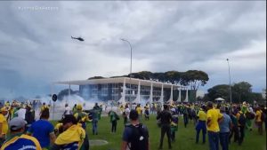 Read more about the article PGR denuncia mais 54 suspeitos de participar dos atos de vandalismo em Brasília no dia 8 de janeiro