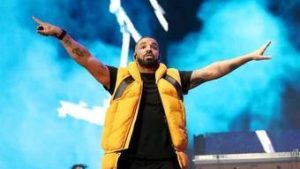 Read more about the article Drake faz show depois de cinco anos e anuncia novas músicas