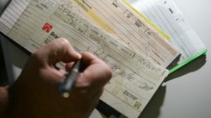 Read more about the article Cheque resiste às tecnologias e movimenta R$ 666,8 bi em 2022