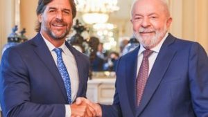 Read more about the article Presidente do Uruguai diz a Lula que não vai desistir de acordo com a China