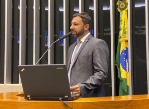 Read more about the article Deputado propõe PEC para Congresso decidir sobre empréstimos do BNDES