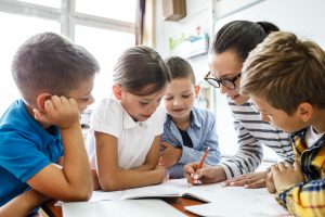 Read more about the article Decisão municipal e estadual: professores do ES podem não receber o reajuste salarial; entenda o motivo