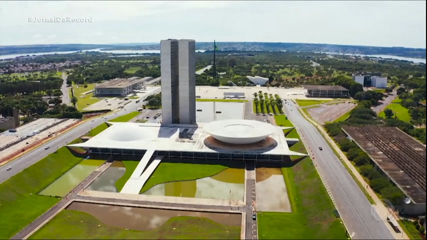 You are currently viewing Nesta quarta (1º), deputados e senadores tomam posse e elegem presidentes da Câmara e do Senado