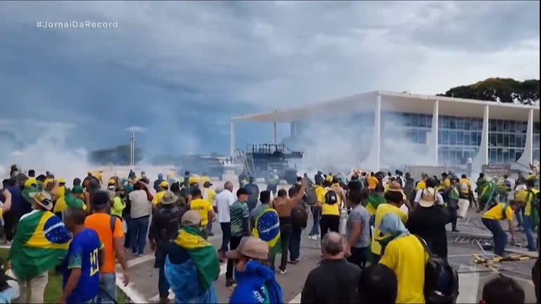 You are currently viewing PGR denuncia mais 225 pessoas por envolvimento nos atos de vandalismo em Brasília