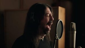 Read more about the article Dave Grohl irá estrelar comercial de whisky que será exibido no Super Bowl; saiba mais