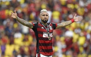 Read more about the article Diretoria do Flamengo avalia multar Vidal após chileno se oferecer ao Colo-Colo