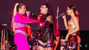 Read more about the article “Proibidona” de Gloria Groove com Anitta e Valesca Popozuda explode no streaming