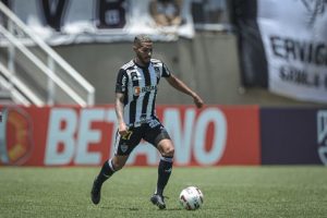 Read more about the article Dias contados: Galo e Fortaleza se aproximam de acerto para negociação de Calebe; confira