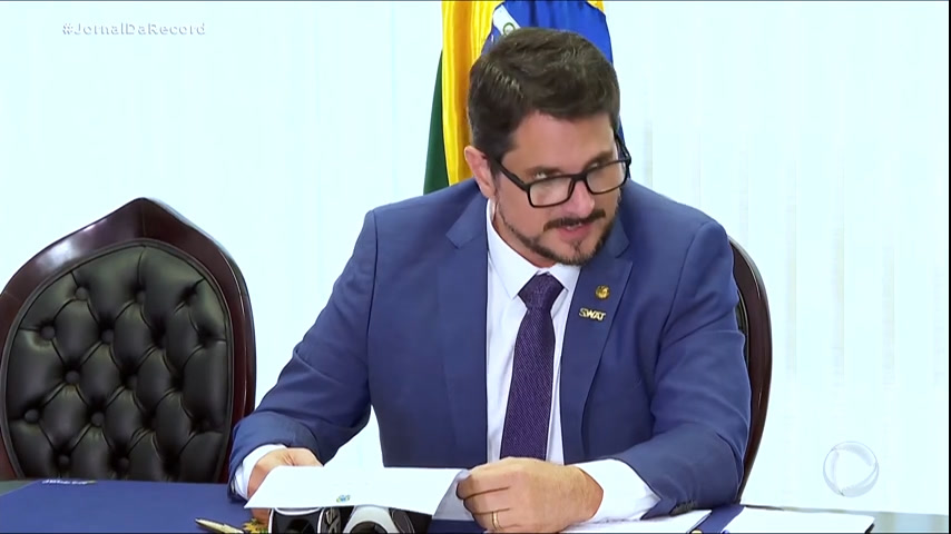 You are currently viewing Documento sigiloso mostra que senador Marcos do Val entrou em contradição sobre apreensão do celular