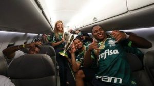 Read more about the article Avião do Palmeiras pode custar até R$ 2,7 milhões por ano quando não estiver no ar