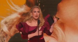 Read more about the article Adele conquista Grammy de “Melhor Performance Pop Solo” com “Easy On Me”