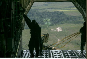 Read more about the article FAB reabre espaço aéreo para retirar garimpeiros de Roraima