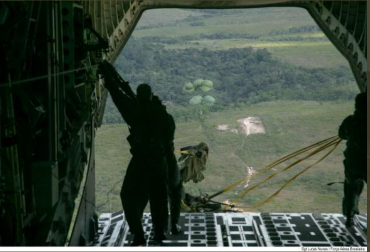 You are currently viewing FAB reabre espaço aéreo para retirar garimpeiros de Roraima