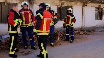 You are currently viewing Especialistas de resgate ucranianos voam da zona de guerra para salvar vidas na Turquia