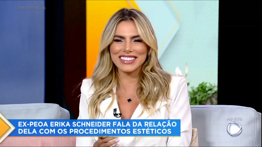 You are currently viewing Ex-peoa Erika Schneider fala sobre procedimentos estéticos dos quais se arrependeu