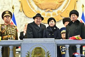 Read more about the article Fotografia inédita mostra o ditador norte-coreano Kim Jong-Un com sua filha mais nova