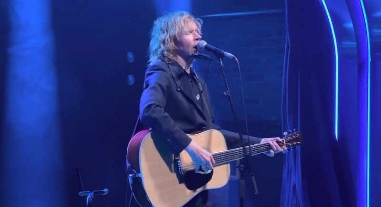 You are currently viewing Em pegada acústica, Beck está de volta com a romântica “Thinking About You”. Ouça!