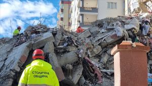 Read more about the article Sobe para 22 mil número de mortos em regiões atingidas por terremoto