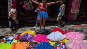 Read more about the article Looks de Carnaval: roupa arrastão, saias de tule e tiaras estão entre os itens mais buscados na 25 de Março<br>