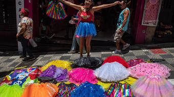 You are currently viewing Looks de Carnaval: roupa arrastão, saias de tule e tiaras estão entre os itens mais buscados na 25 de Março<br>