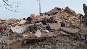 Read more about the article Cabrini mostra o trabalho de bombeiros brasileiros para buscar vítimas dos terremotos na Turquia