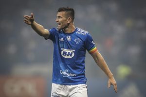 Read more about the article Urgente: Eduardo Brock recebe oferta do exterior e pode deixar o Cruzeiro nos próximos dias