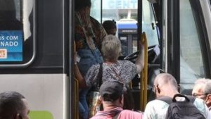 Read more about the article Ônibus que circulam no centro do Rio e na Intendente Magalhães terão trajetos alterados no Carnaval