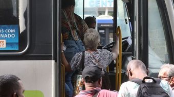 You are currently viewing Ônibus que circulam no centro do Rio e na Intendente Magalhães terão trajetos alterados no Carnaval