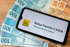 Read more about the article Bolsa Família: beneficiários irregulares, recebendo sem ter direito, poderão sair da folha de pagamento através do app