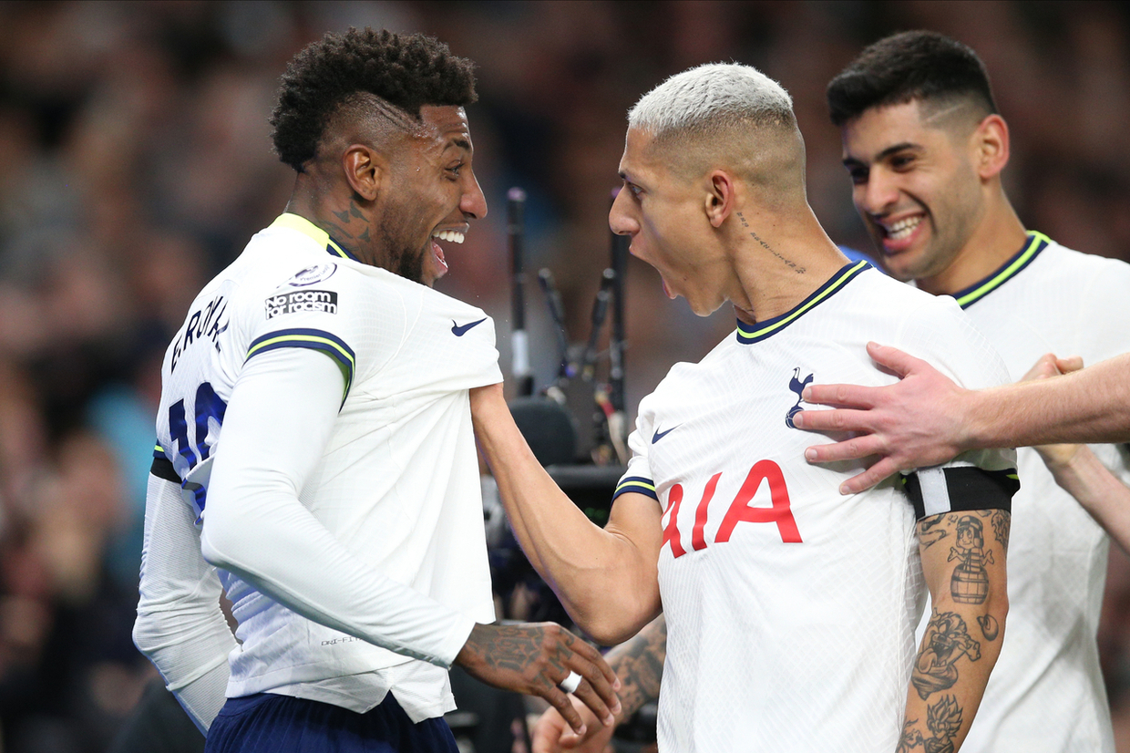 You are currently viewing Com direito a gol brasileiro, Tottenham bate West Ham e volta ao G4 do Inglês