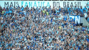 Read more about the article Grêmio em todos os lugares: Torcedor é flagrado no sambódromo do Rio de Janeiro